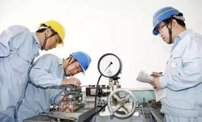 从专业守护到勤杂之境 电工角色的演变与仪器仪表修理的边界模糊